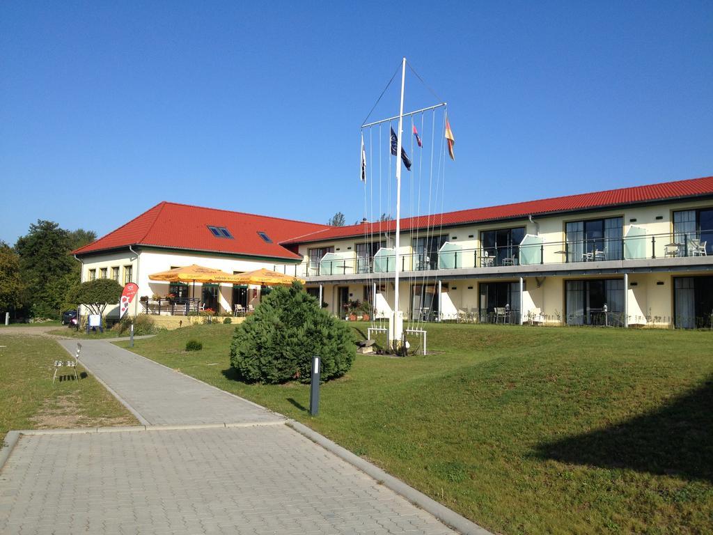 Aparthotel Am Heidensee Schwerin  Exterior photo